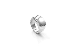 Load image into Gallery viewer, Silver Ring - R602
