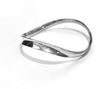 Load image into Gallery viewer, Silver Bangle - B774
