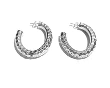 Load image into Gallery viewer, SILVER HOOPS - A1070
