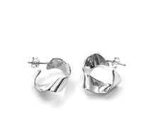 Load image into Gallery viewer, Silver Hoops - A6468
