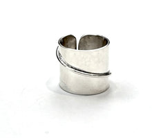 Load image into Gallery viewer, Silver Ring - R7045

