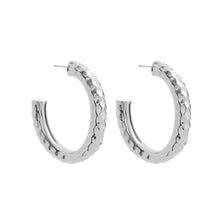 Load image into Gallery viewer, SILVER HOOPS - A1070
