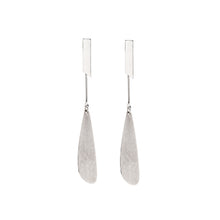 Load image into Gallery viewer, Silver Drops - A8107
