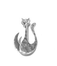 Load image into Gallery viewer, Silver Brooch - E902
