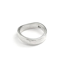 Load image into Gallery viewer, Silver Ring - R352
