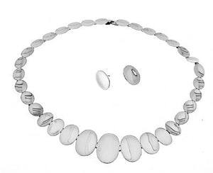 Silver Necklace - C890. 