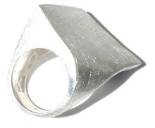 Load image into Gallery viewer, Silver Ring - Okr600. 
