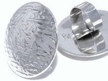 Load image into Gallery viewer, Silver Ring - R211. 
